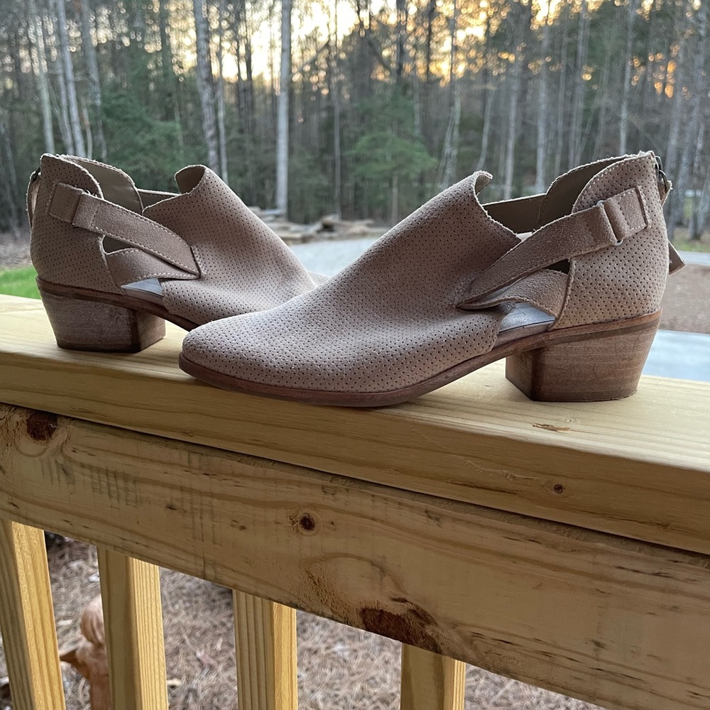 Dolce Vita light tan bootie 8.5